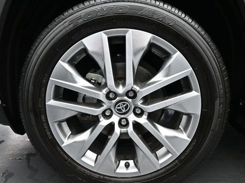 Used 2023 Toyota RAV4 XLE Premium image 14