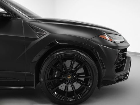 Used 2022 Lamborghini Urus AWD/4WD image 9