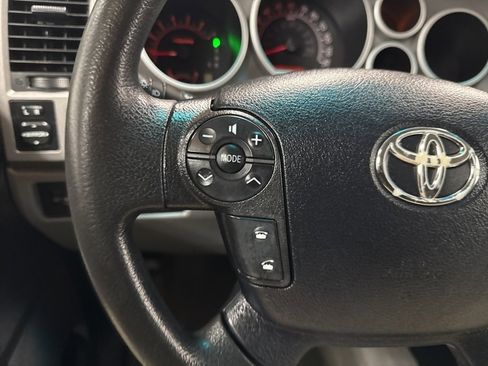 Used 2010 Toyota Tundra 4x4 CrewMax image 11