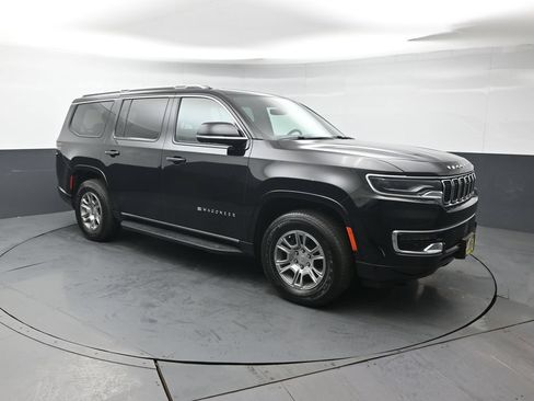 Used 2023 Jeep Wagoneer 4WD w/ Convenience Group I image 8