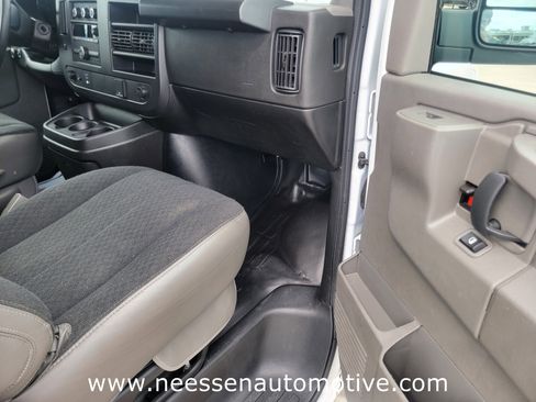 Used 2024 GMC Savana 2500 w/ Driver Convenience Package image 9