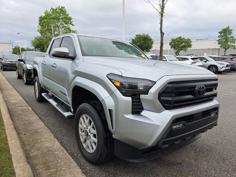 Used 2025 Toyota Tacoma SR5 AWD/4WD image 3
