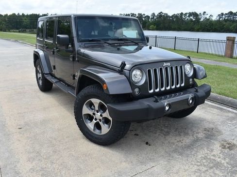 Used 2017 Jeep Wrangler Unlimited Sahara w/ Connectivity Group AWD/4WD image 6