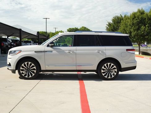 Used 2023 Lincoln Navigator Reserve AWD/4WD image 2