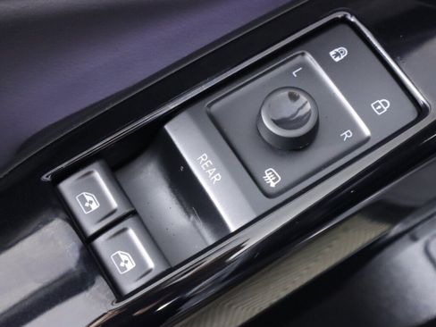 Used 2022 Volkswagen ID.4 Pro AWD/4WD image 25