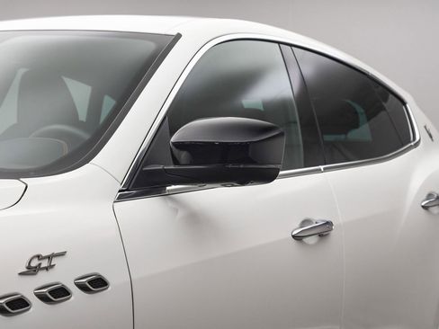 New 2024 Maserati Levante GT Ultima image 11