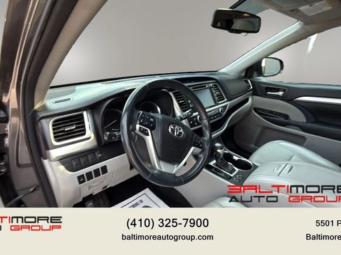 Used 2015 Toyota Highlander XLE AWD/4WD image 12