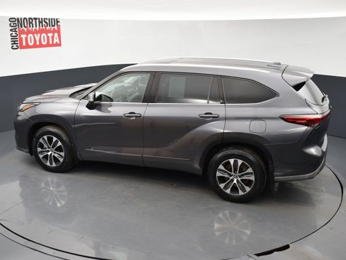 Used 2022 Toyota Highlander XLE image 23