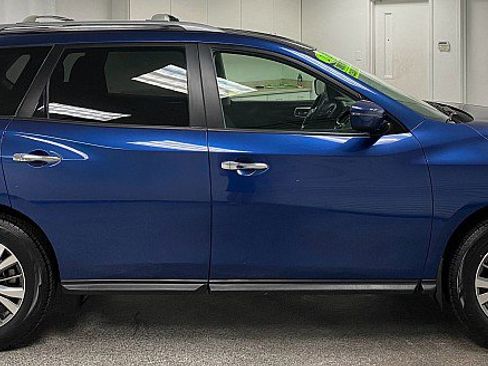 Used 2020 Nissan Pathfinder S image 4