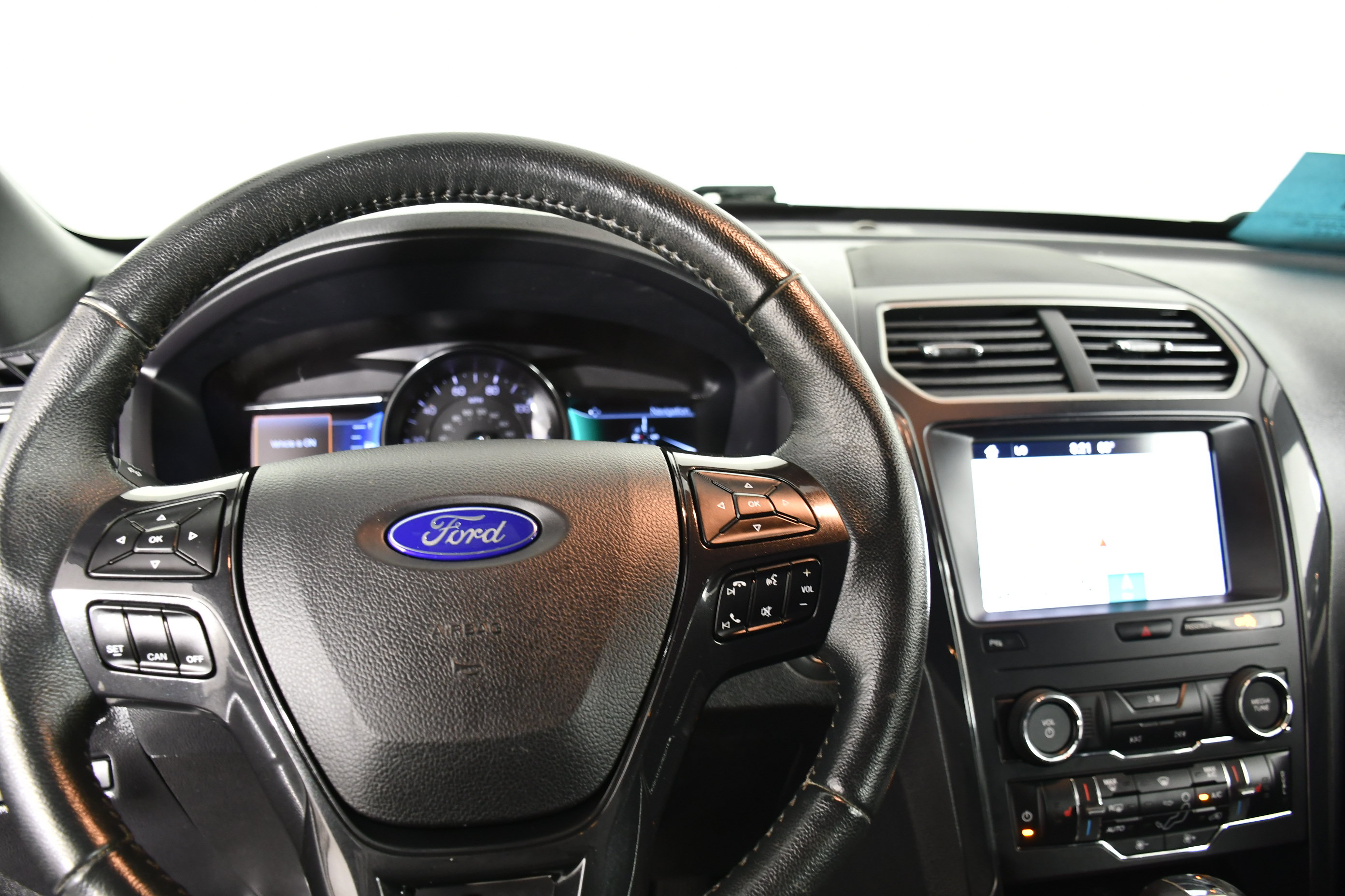 Used 2019 Ford Explorer XLT w/ Equipment Group 202A AWD/4WD image 16