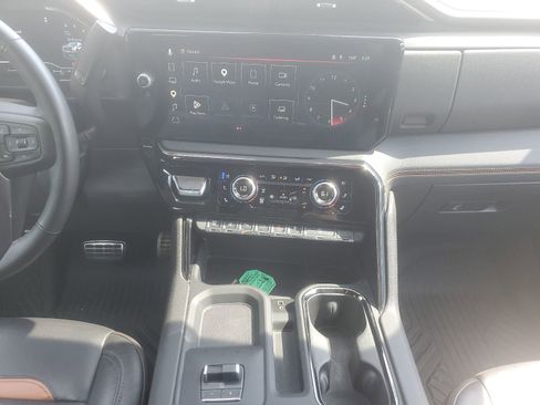 Used 2024 GMC Sierra 2500 AT4 w/ AT4 Premium Plus Package AWD/4WD image 9