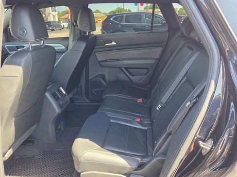 Used 2022 Volkswagen Atlas Cross Sport SE FWD image 6