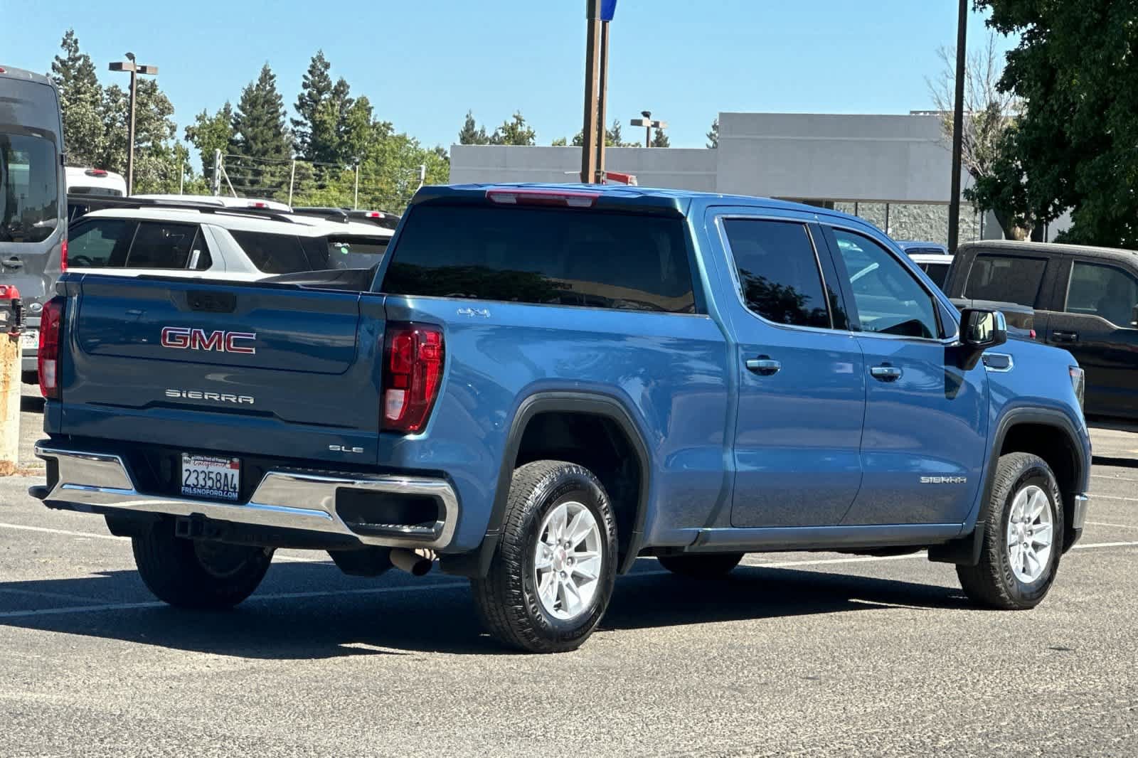 Used 2024 GMC Sierra 1500 SLE AWD/4WD image 2