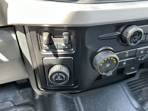 New 2026 Ford F250 XL w/ XL Chrome Package RWD image 30