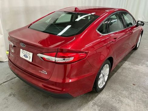Used 2020 Ford Fusion SE image 3