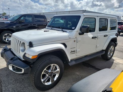 Used 2022 Jeep Wrangler Unlimited Sahara w/ Safety Group image 4