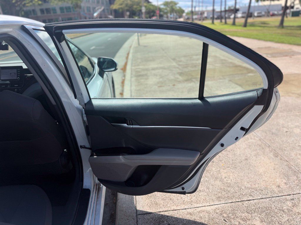 Used 2021 Toyota Camry LE FWD image 11