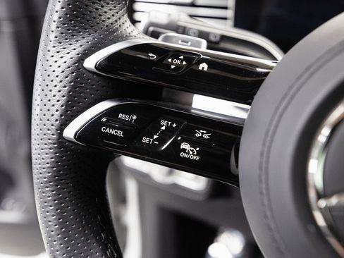 Used 2025 Mercedes-Benz GLS 580 4MATIC image 11