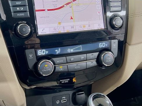 Used 2019 Nissan Rogue SL image 16