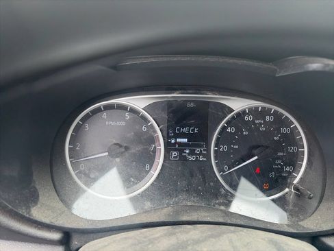 Used 2023 Nissan Versa S w/ Trunk Package FWD image 10