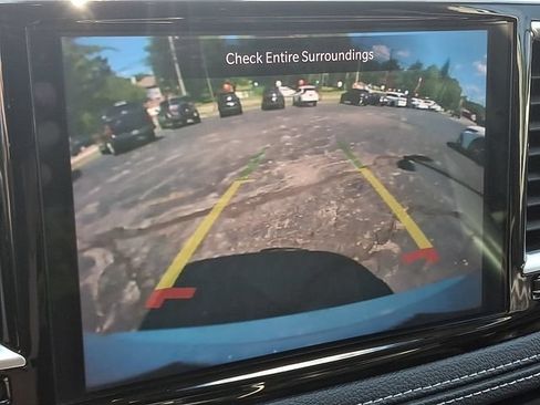 Used 2023 Chrysler Pacifica Touring-L FWD image 18