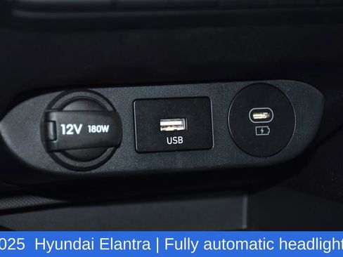Used 2025 Hyundai Elantra Limited FWD image 19