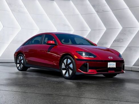 Used 2024 Hyundai Ioniq 6 SE RWD image 3