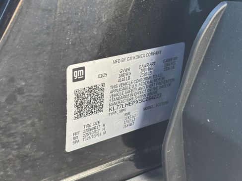 Used 2025 Chevrolet Trax LT image 24