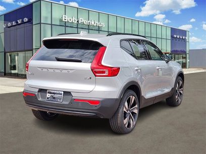 New 2025 Volvo XC40 B5 Ultra w/ Climate Package