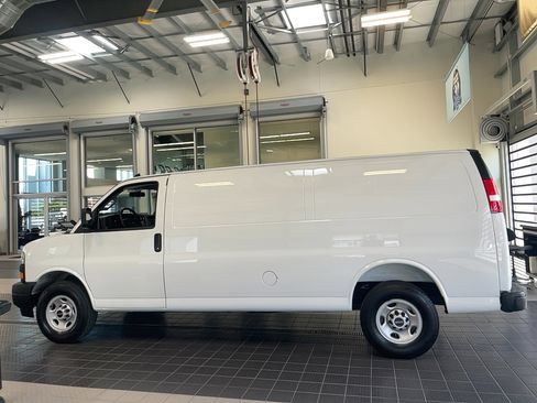 Used 2025 GMC Savana 3500 Extended RWD image 5