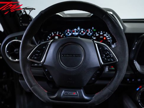 Used 2018 Chevrolet Camaro ZL1 RWD image 31