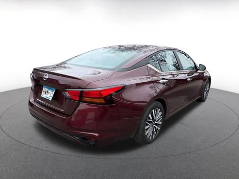 Used 2025 Nissan Altima 2.5 SV image 11