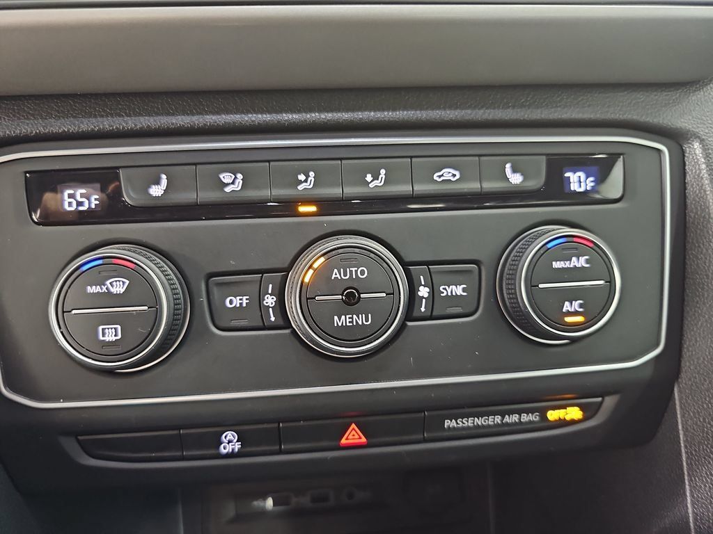 Used 2020 Volkswagen Atlas Cross Sport SE w/ Panoramic Sunroof Package FWD image 28