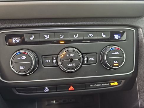 Used 2020 Volkswagen Atlas Cross Sport SE w/ Panoramic Sunroof Package FWD image 28