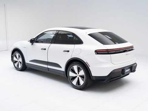 Used 2024 Porsche Macan 4 Electric image 3