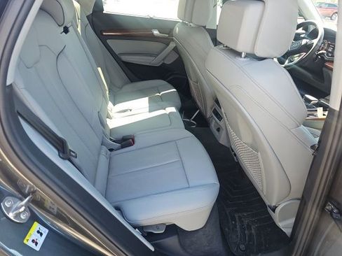 Used 2023 Audi Q5 2.0T Prestige w/ Prestige Package image 11