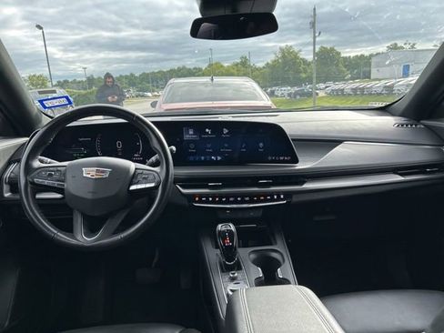 Used 2024 Cadillac XT4 Premium Luxury FWD image 5