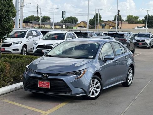 Used 2024 Toyota Corolla LE FWD image 2