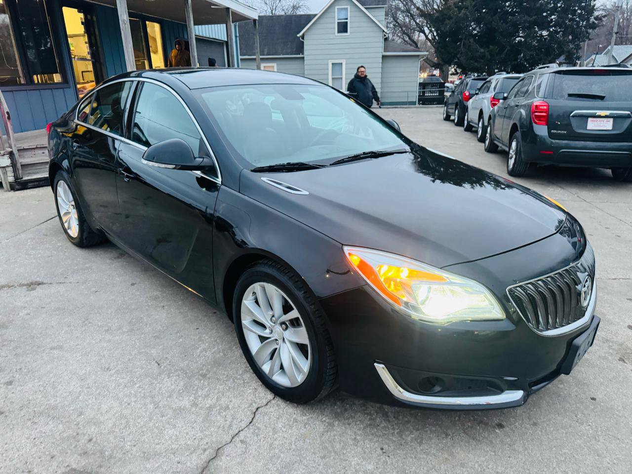 Used 2016 Buick Regal FWD image 1