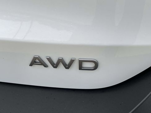 Used 2025 Nissan Kicks SV image 9