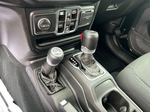 Used 2022 Jeep Wrangler Unlimited Sahara image 26