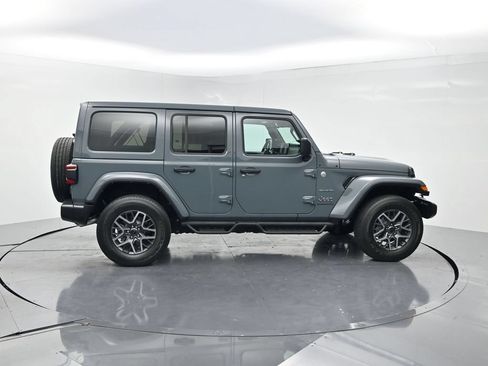 Used 2024 Jeep Wrangler Unlimited Sahara w/ Technology Group AWD/4WD image 4