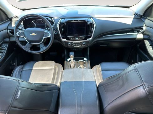 Used 2021 Chevrolet Traverse LT w/ LT Premium Package AWD/4WD image 11