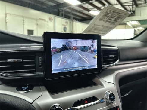 Used 2022 Ford Explorer XLT w/ Equipment Group 202A image 34