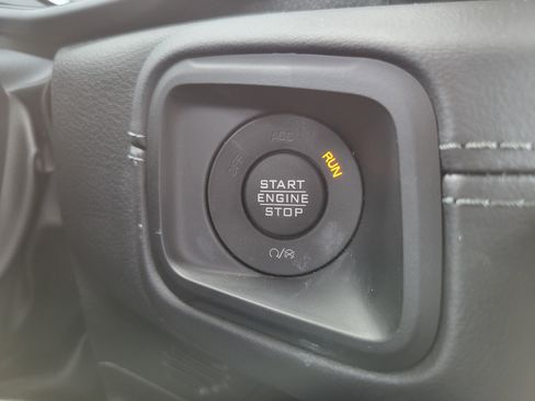 Used 2025 Jeep Wrangler Unlimited Sahara w/ Safety Group AWD/4WD image 16