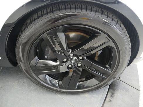 Used 2025 Land Rover Discovery Dynamic SE image 16