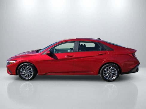 Used 2024 Hyundai Elantra SEL FWD image 7