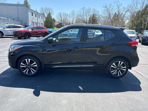 Used 2019 Nissan Kicks SR w/ SR Premium Package image 6