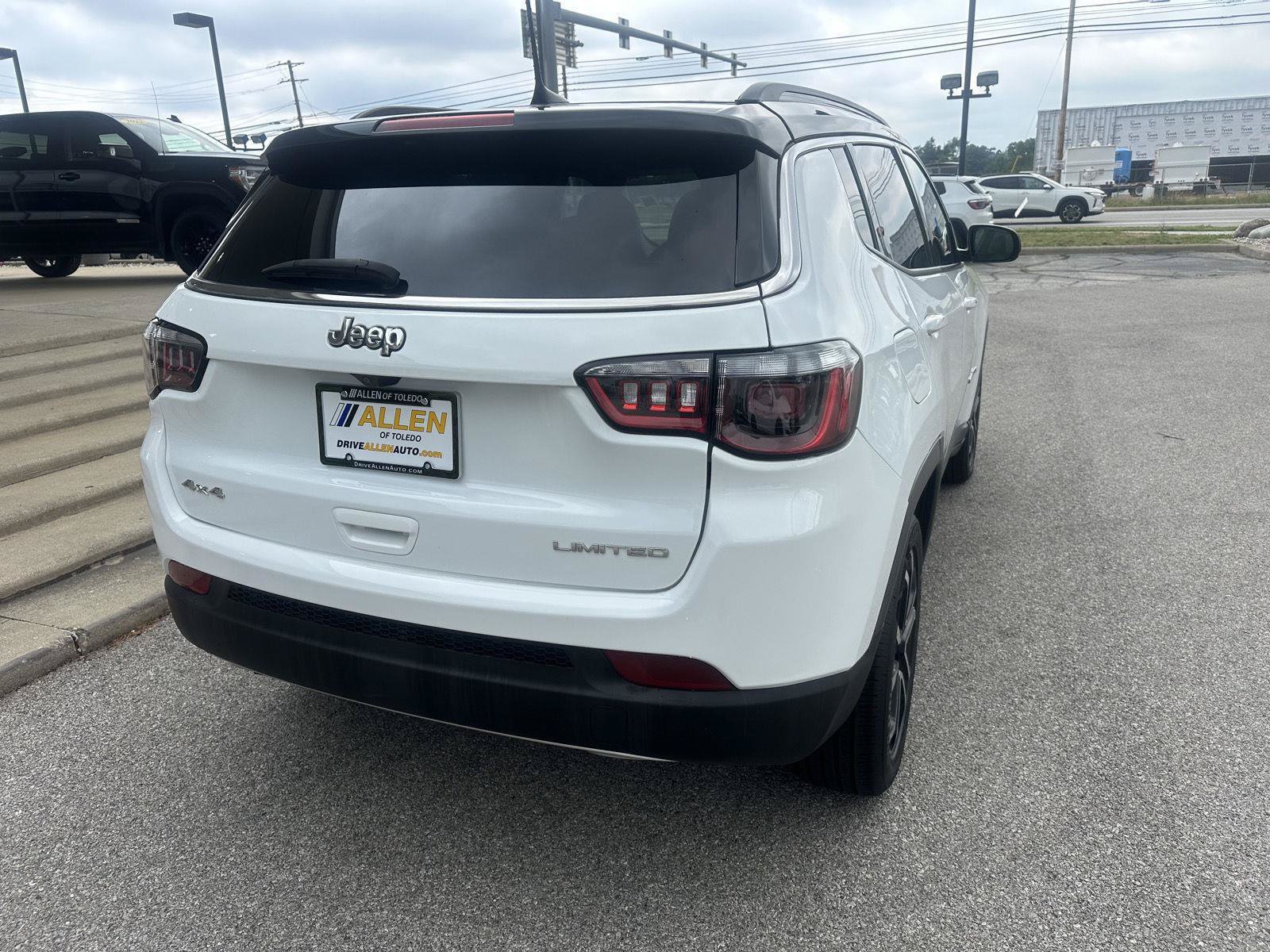 Used 2023 Jeep Compass Limited AWD/4WD image 10