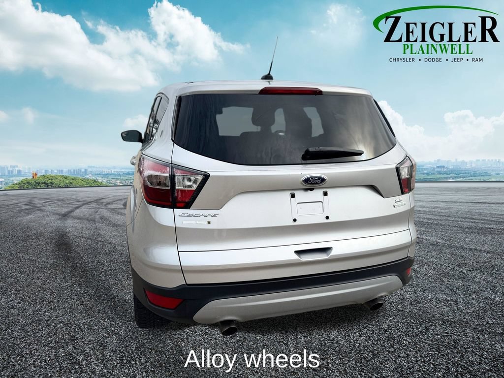 Used 2017 Ford Escape SE FWD image 4